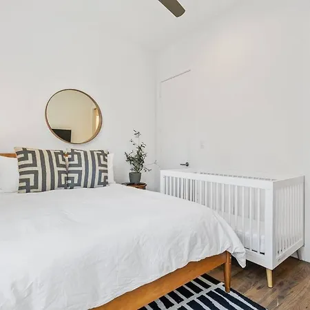 Beautiful Perfectly Located Luxury 2 Bed Townhome
